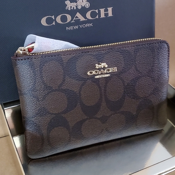✅❗️{NEW WITH TAGS}❗️●COACH BOXED WRISTLET ✅ - Picture 2 of 11